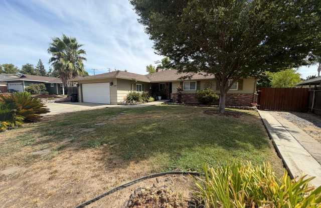 Spacious and Cozy 4 bedroom 3 bath! Carmichael Area! Pre rent today! Gallery 1