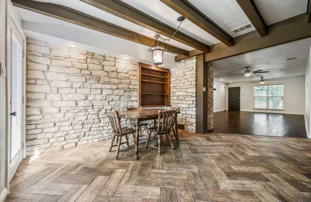 Beautiful 3/2 Bedroom House in University Hills - Available NOW Gallery 4