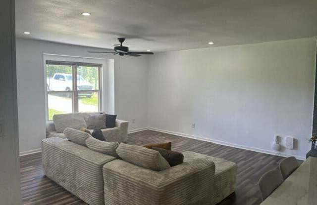 1312 Wolf Swamp Road Gallery 4