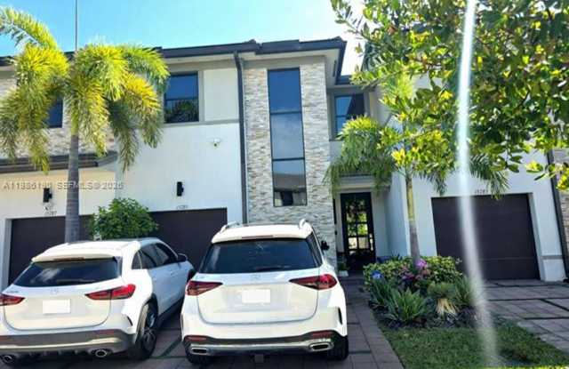 15785 NW 91st Ct th 15785 MIAMI LAKES, FL 33018 photos photos