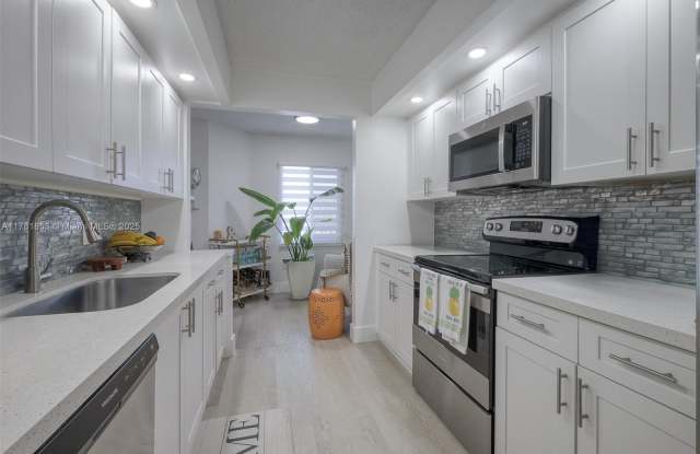 1200 SW 137th Ave photos photos