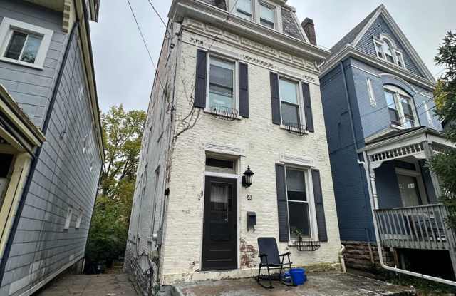 5 Bedroom House Available Next to UC Campus photos photos