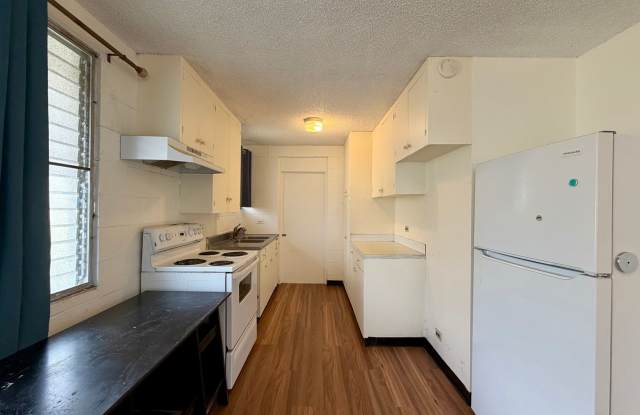 Punchbowl: 3 Bed, 1.25 Bath Apartment with 3 Tandem Parking Spots photos photos