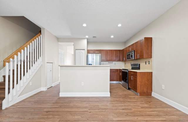 1049 NE 42nd Pl photos photos