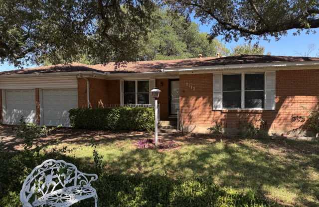 Spacious Central Waco Home Gallery 1