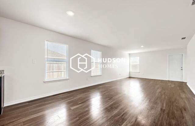 6925 Phoenix Drive Gallery 4