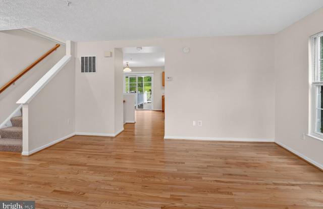 158 GLEN VIEW TER Gallery 4