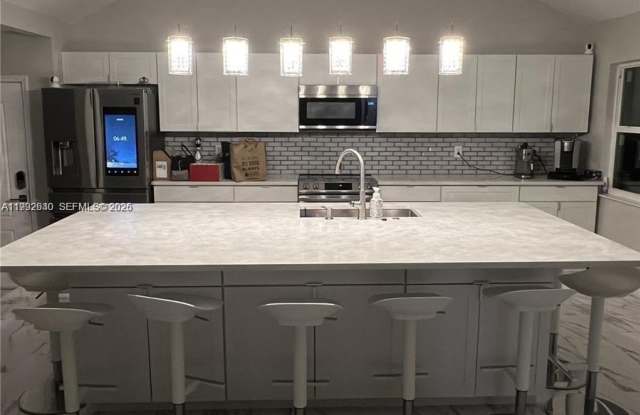 310 S 3rd ST photos photos