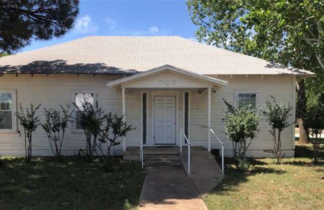 702 Graham st Street - 702 Graham St, Tuscola, TX 79562
