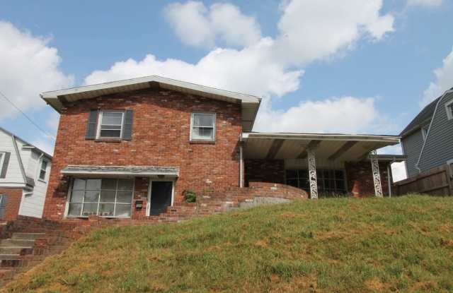 824 W Wayne St photos photos