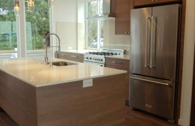 5553 Phinney Avenue North - A, Unit A Gallery 3