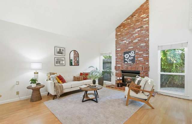 325 E 8th Street #2 Gallery 4