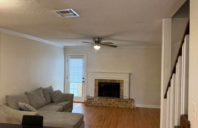 140 Southfield Parkway - 1 photos photos