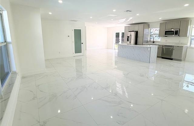 3615 Country Club Boulevard Gallery 4