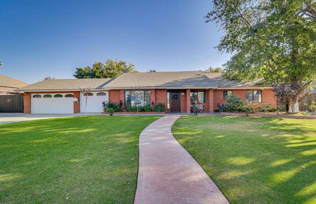 NW Home on 1/2 Acre Lot! - 9801 Shellabarger Road, Greenacres, CA 93312
