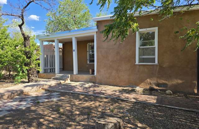 808 Agua Fria Unit A Gallery 1