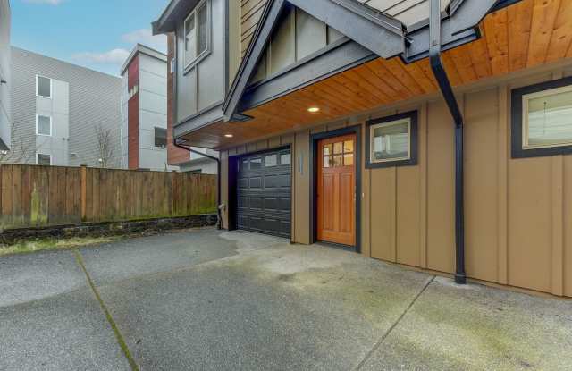 Move in Special! - 9613 Roosevelt Way Northeast, Seattle, WA 98115