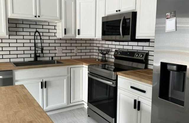 3Bed, 2Bath Single Family Home in Beautiful Eagle River!! photos photos