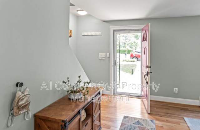 7312 Poplar Ct Gallery 3