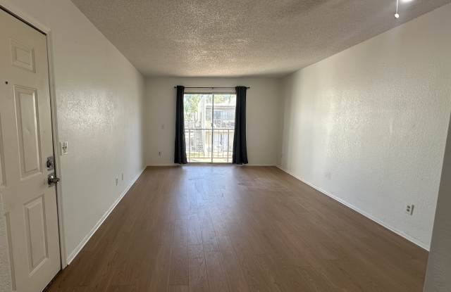 2844 E. Monte Cristo Avenue - 201 Gallery 4