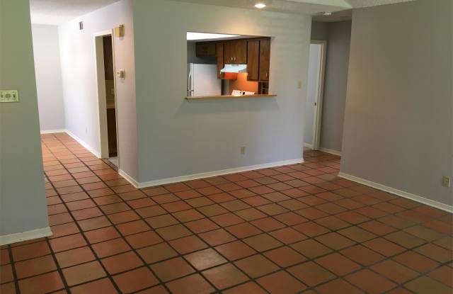 6102 Forest Hills Drive - A Gallery 4