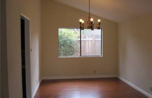 16251 Dickens Street Gallery 4