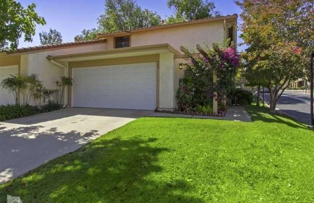 3 bed, 2 1/2 bath townhome with Community Pool - 249 Mariposa Drive, Thousand Oaks, CA 91320