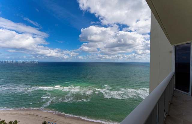 19333 Collins Ave photos photos