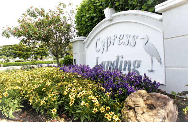 2 bedroom 2.5 bathroom Townhome in Cypress Landing Gallery 4