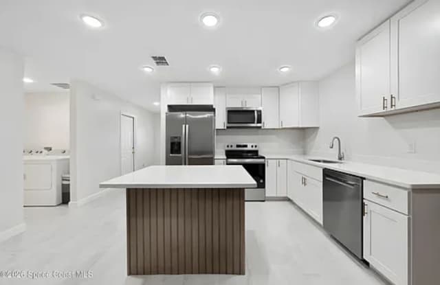 95 West Towne Place Gallery 3