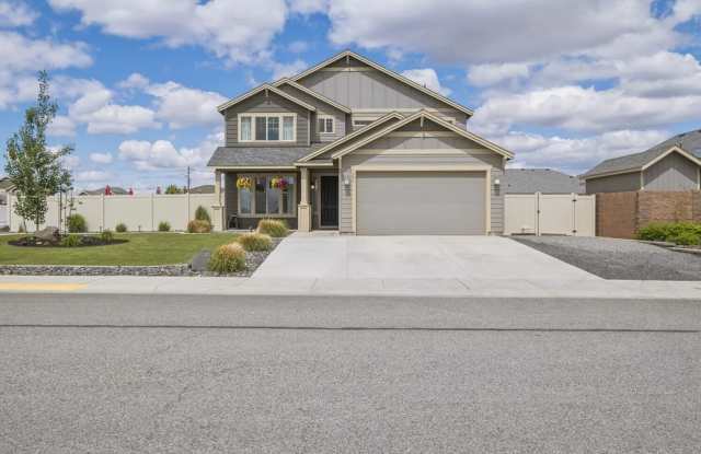 Beautiful Large Home on Corner Lot, Quincy!! photos photos