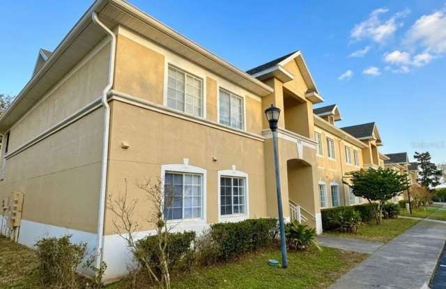 Charming 3BR Condo in Riverview Gallery 3