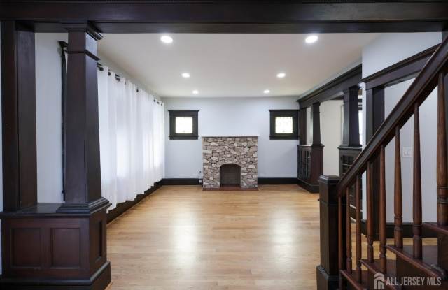 657 Amboy Avenue Gallery 4