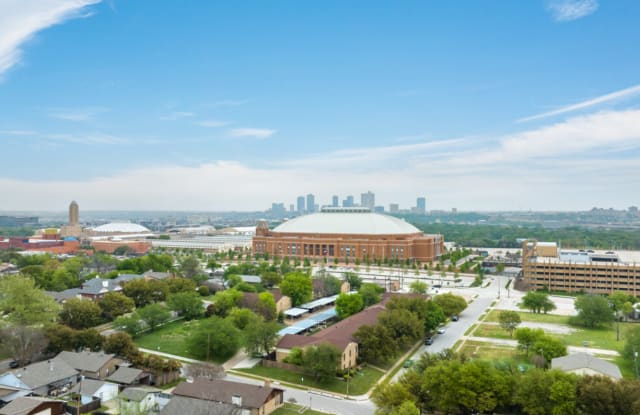 Premier Gardens Apt. Gallery 3