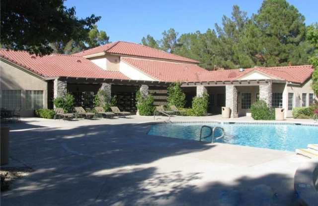 Spacious 2 bedroom Condo in Canyon Lake Community Gallery 3