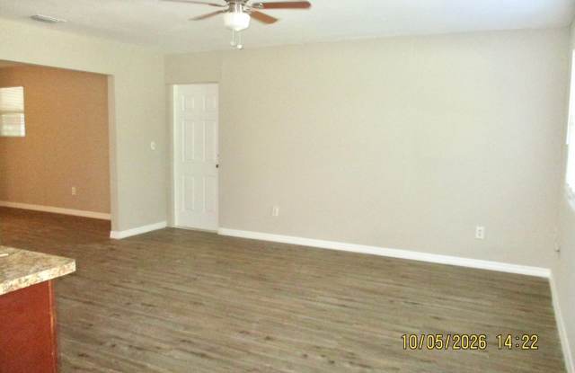 Two Bedroom, 2 Bathroom, 1 Car Garage. Bring The Grill! Gallery 4