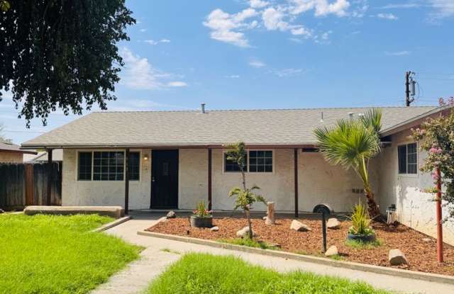 4 Bedroom 2 Bath Ranch Style Home in Lemoore Gallery 3