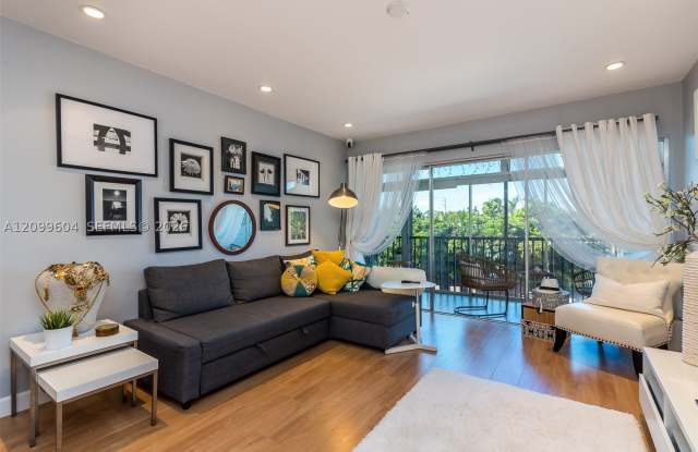 2801 NE 33rd Ct Gallery 2