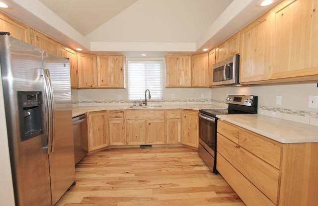 Immaculate Single-Level Home on a Cul-de-Sac Gallery 1