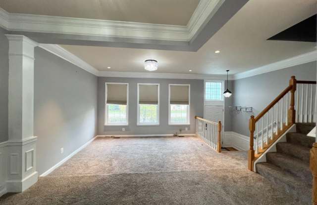 22464 MAISON CARREE Square Gallery 4