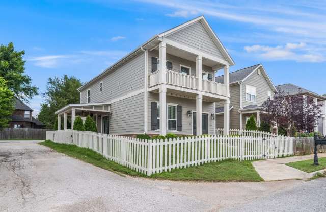 Modern 3-Bedroom Home with Open Layout in Rogers photos photos