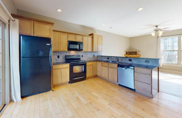 Beautiful 2 Bedroom Town Home in Grimes! Gallery 3