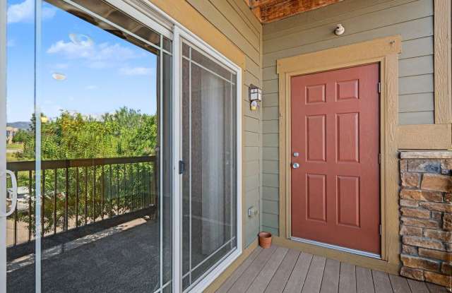 Beautifully Updated 2 Bed / 2 Bath Condo with Garage in Chatfield Bluffs Gallery 3