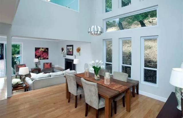 Gorgeous Contemporary 4 Bedroom Home with Stunning Views*Watch Video*-AMSI Gallery 3
