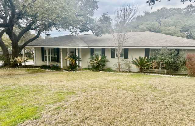 July Move-In Special - Fabulous 4/2 single story on large corner lot ~ great location! photos photos