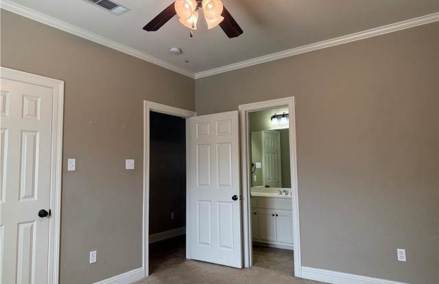 818 Meadow Bend Dr Gallery 2