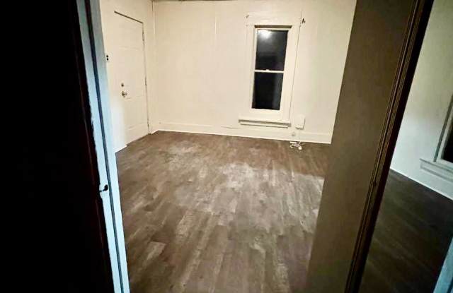 213 Manson Street Gallery 4