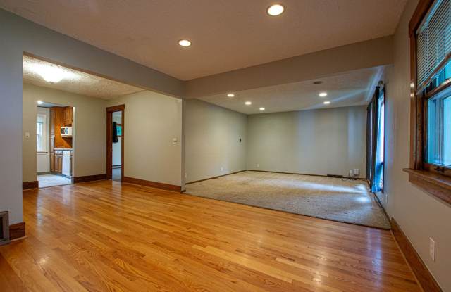 Ranch Style 3 Bedroom / 2 Bath Home near Askarben! Gallery 4