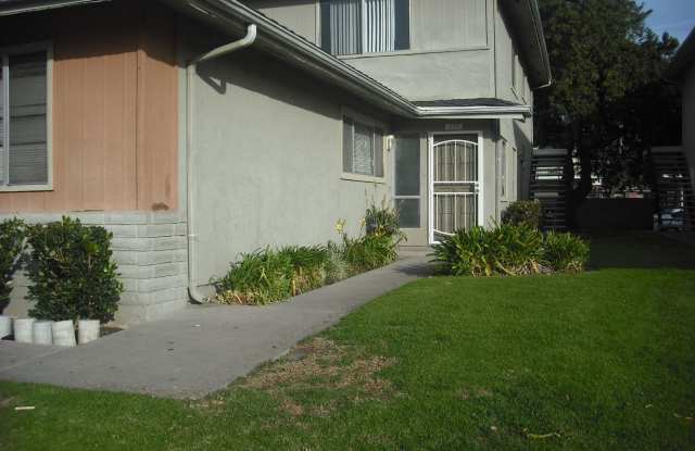 Nicely Upgraded 2 bedroom Townhouse Gallery 3
