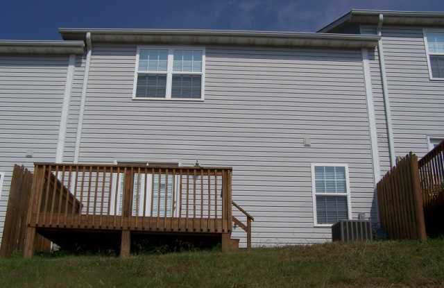 3 bed, 2 bath, 2 car garage townhouse w/ hardwood floors and bonus room in West Knoxville Gallery 3